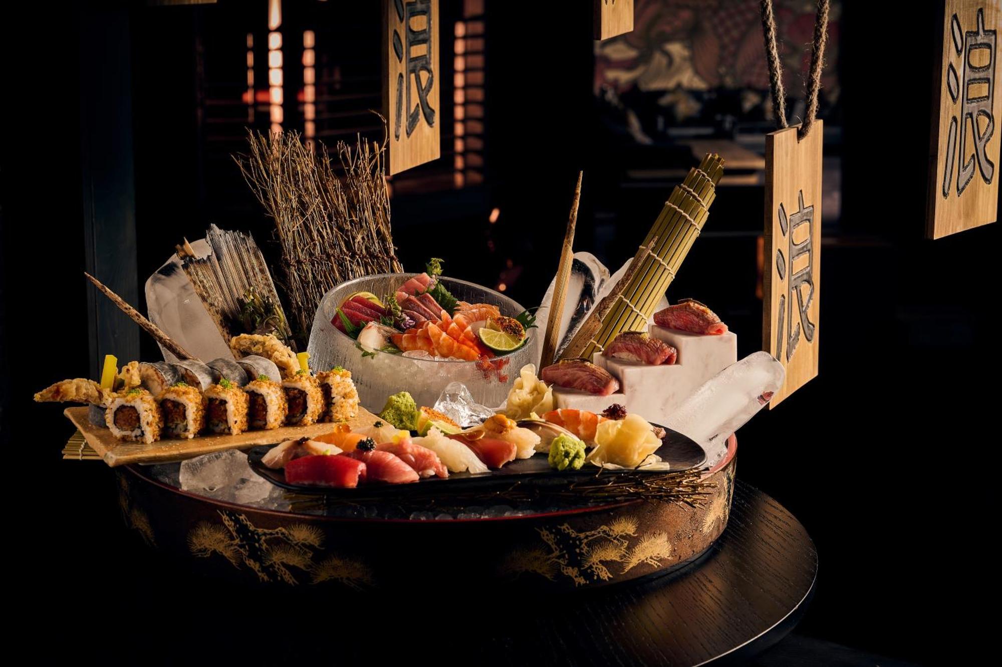 迪拜 Five Luxe酒店 外观 照片 A sashimi platter