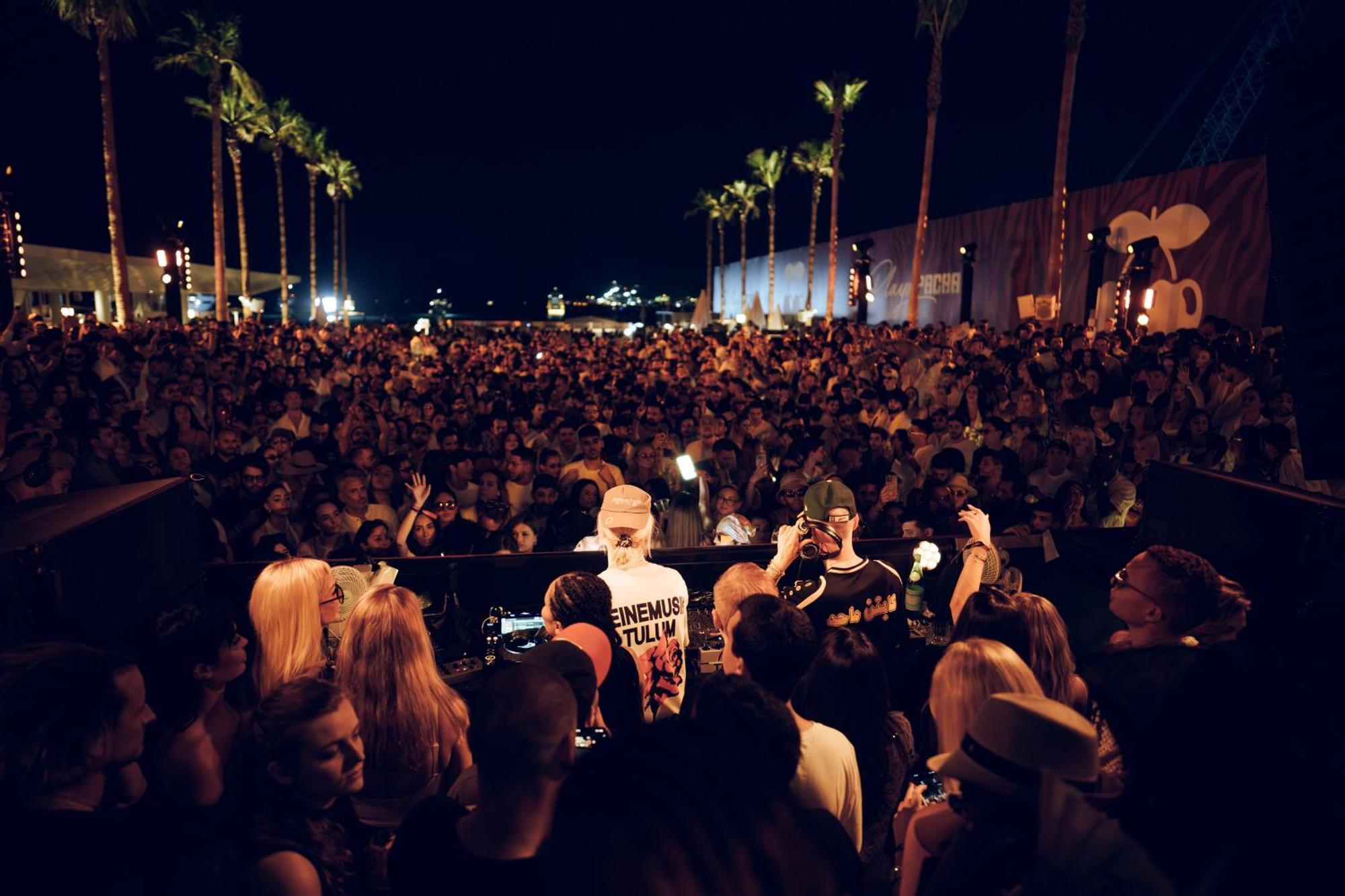 迪拜 Five Luxe酒店 外观 照片 The crowd at the 2014 edition of the festival