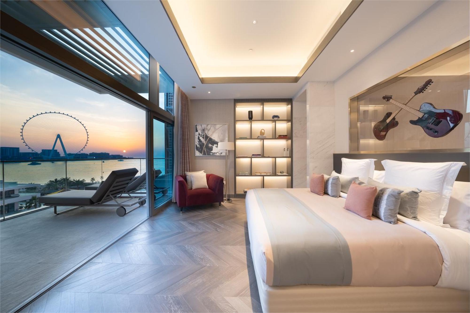 迪拜 Five Luxe酒店 外观 照片 The bedroom of a Sky Suite