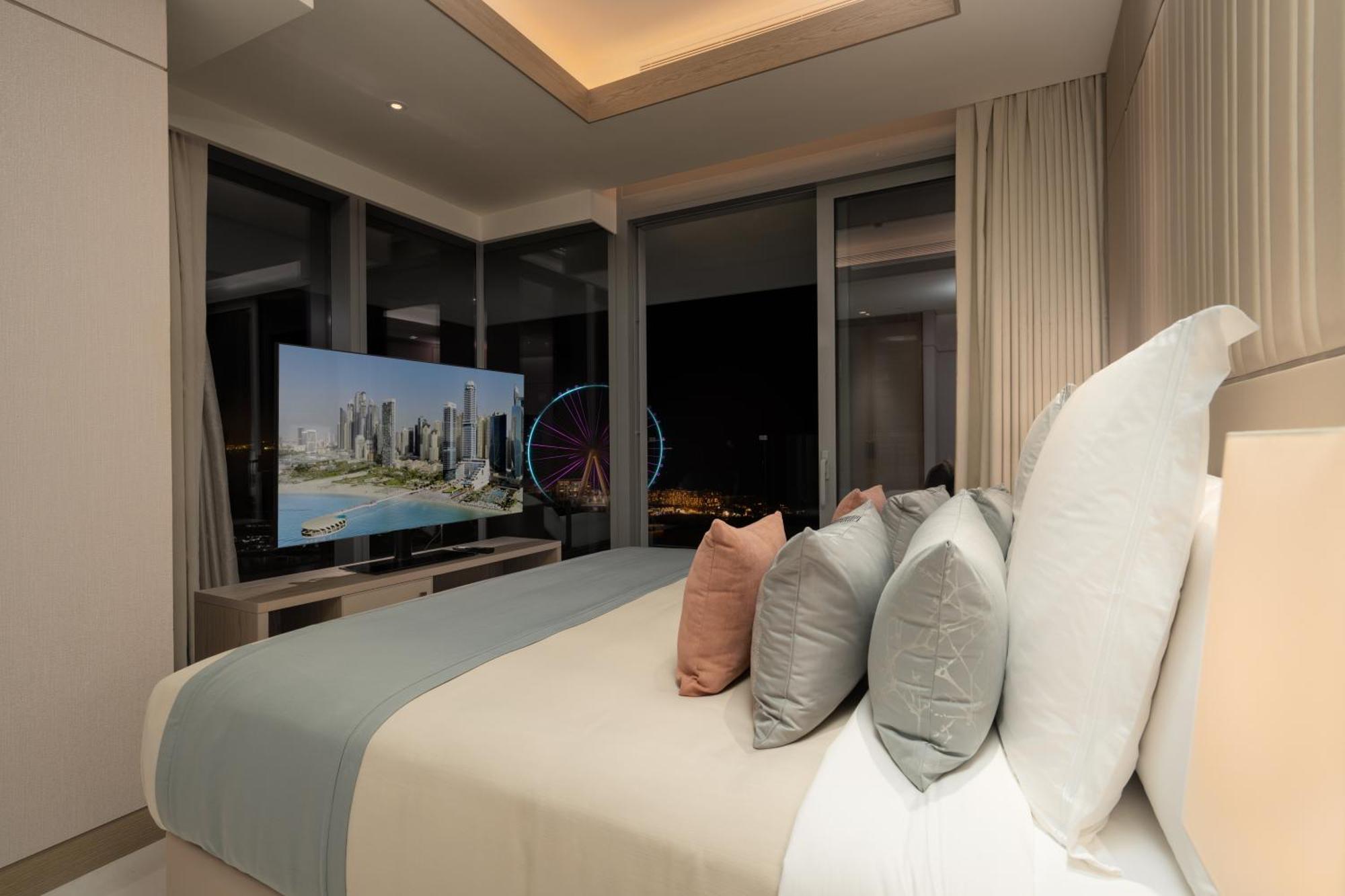 迪拜 Five Luxe酒店 外观 照片 A bedroom at the Ritz-Carlton, DIFC