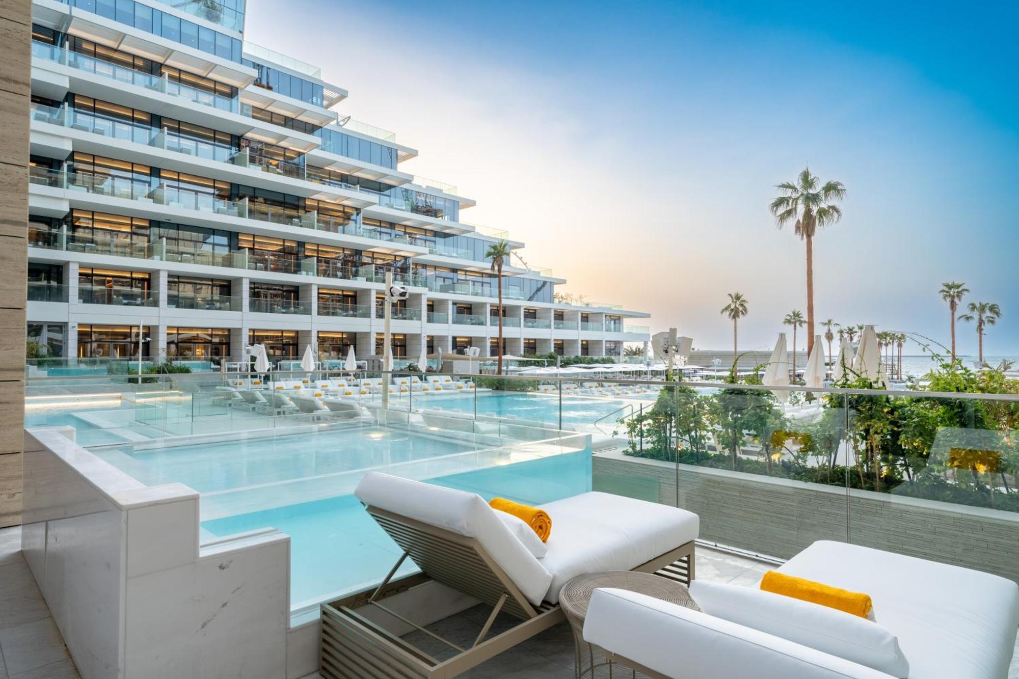 迪拜 Five Luxe酒店 外观 照片 The West Hollywood Hotel